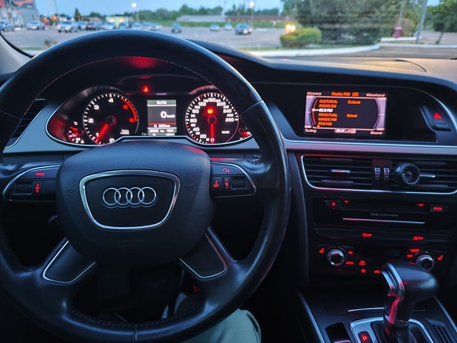 Vând Audi A4 B8,5