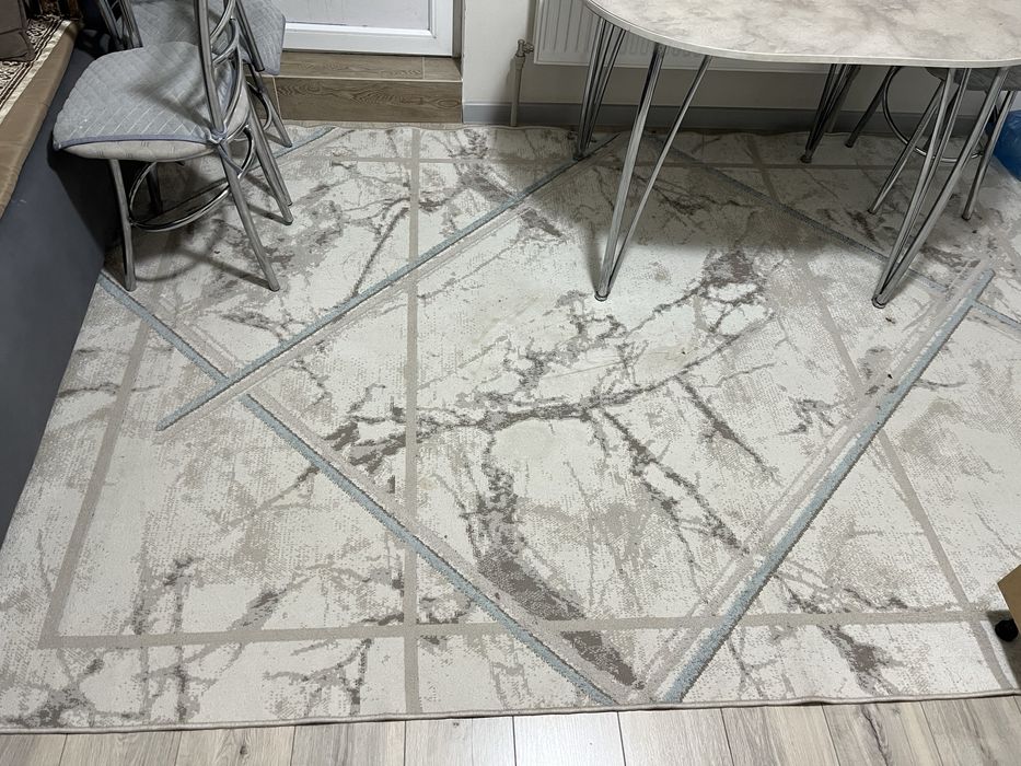 Ковры разные отличного качества