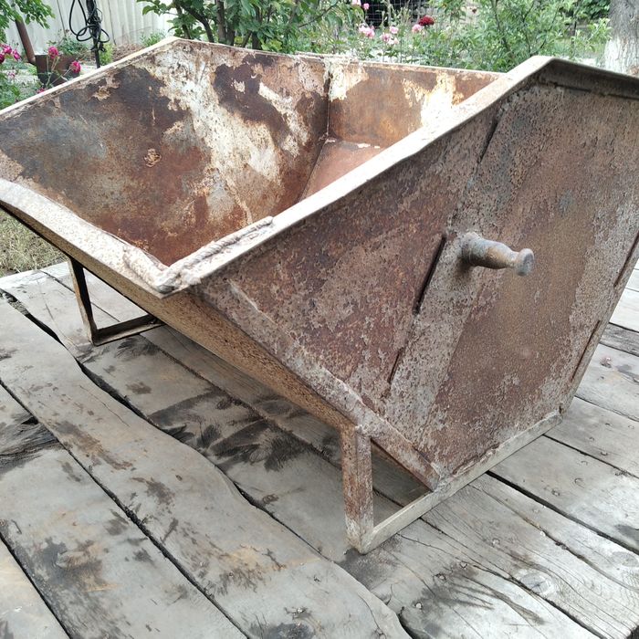 Железный бак/бункер/ковш