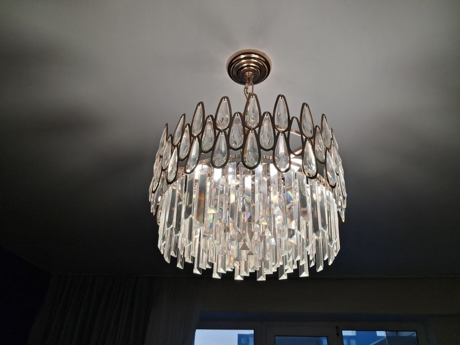 Продам люстры,  на кшт