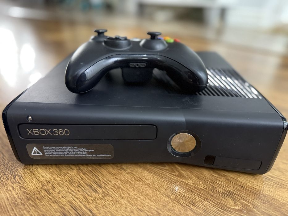 Xbox 360 в хорошем состояние
