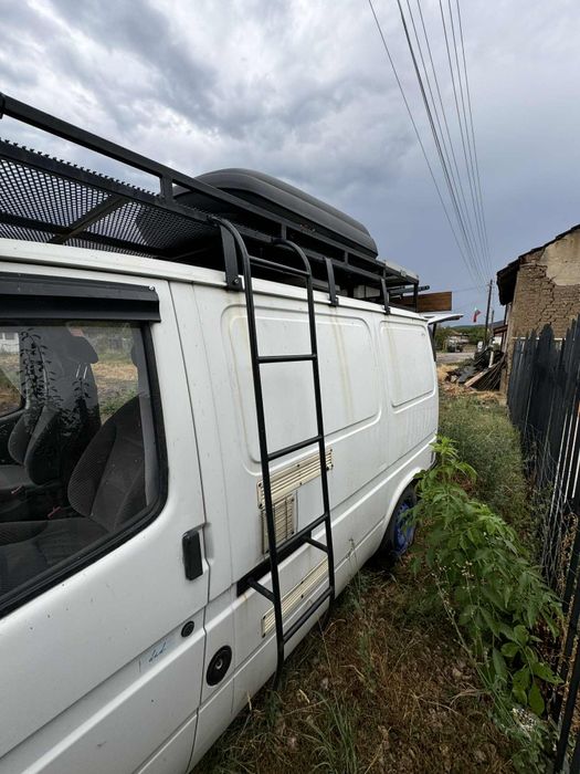 Бус за диво къмпингуване