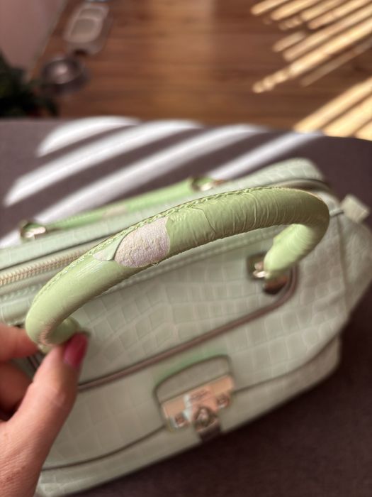 Дамска оригинална чанта на Guess