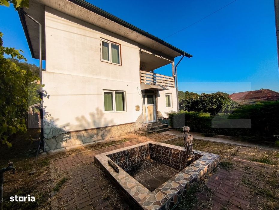 Casa spatioasa 250 mp + teren generos 1650 mp in zona Crasna