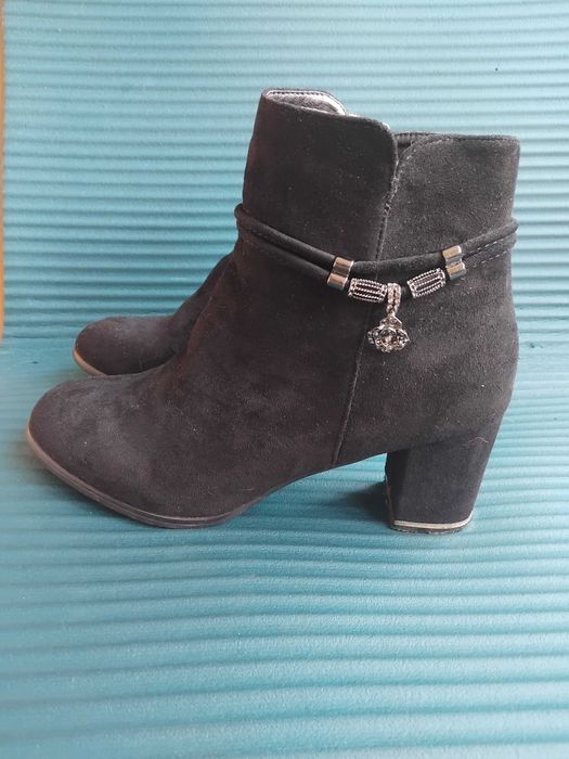 Дамски черни боти