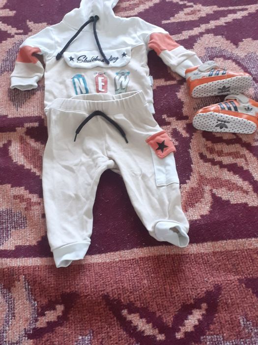 Костумче за момче носено е 2 пъти