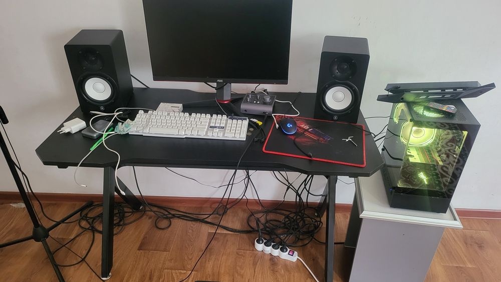 Продаю компьютерный стол в идеале