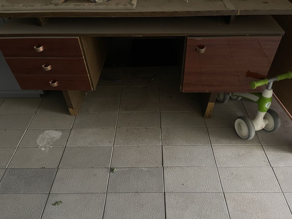 Uydan sifatli  mebellar pismenbiy stol ,moyka salon uchun yangi,