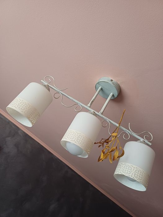 Lustra cu 3 abajururi