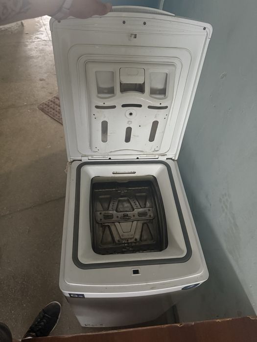Продаётся стиральная машина Midea