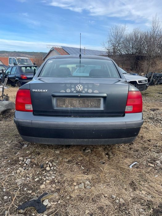 Vw Passat 1.6i НА ЧАСТИ