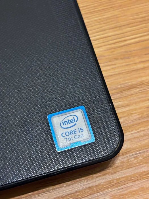 Лаптоп Dell Vostro 15 3568, 8 GB, 256, Windows 10 Pro