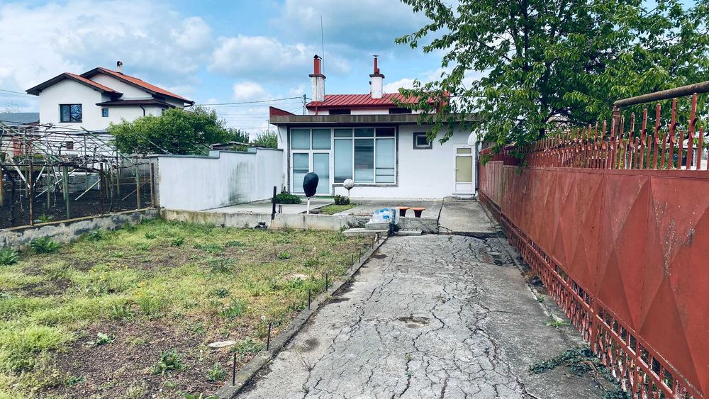 Продава се многофункционален имот във вилна зона в гр. Добрич