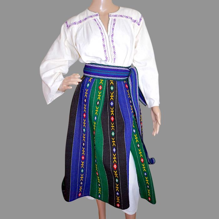 Costum popular vechi cu valnic de lana masura S-M