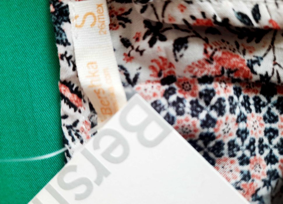 Bershka,Прекрасна блузка нова с етикет S размер