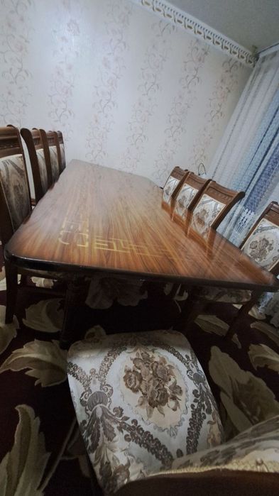 Stol stul sotiladi 10talik oyoqlari olinadi