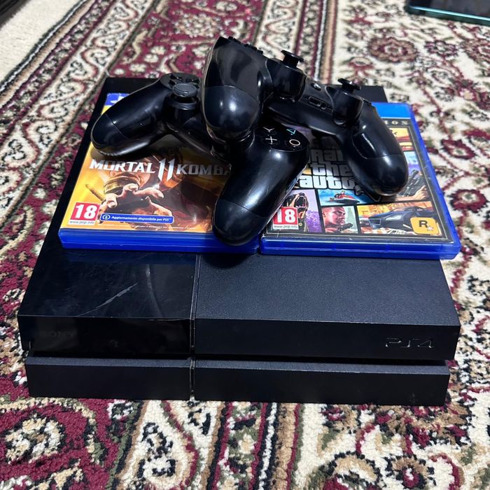 PpayStation 4 в хорошем состояний и