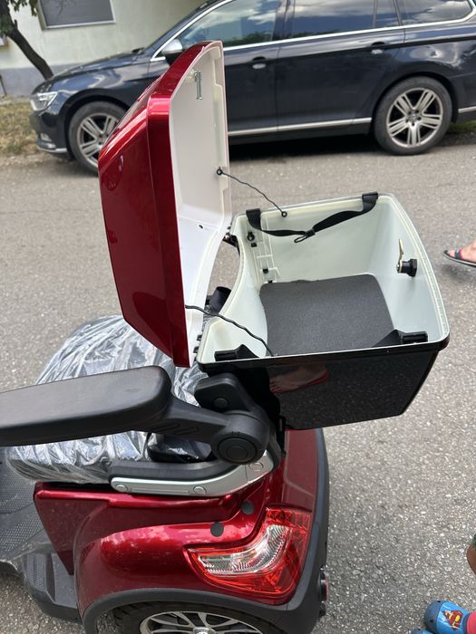 Vand scuter nou cu portbagaj