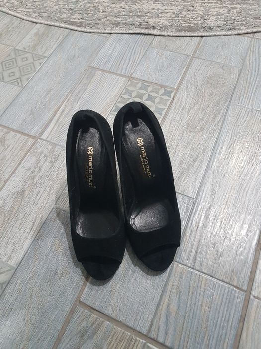 Продам замшевые туфли