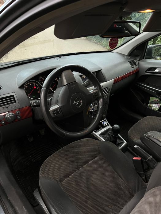 Vând Opel Astra H, an fabricație 2005, motor 1.7 CDTI (101 CP)