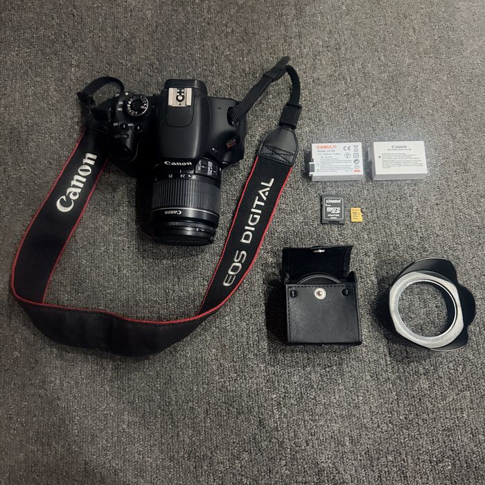 Aparat Foto DSLR Canon EOS Rebel T3i (600D) + Obiectiv 18-55mm + Baterie Nouă + Accesorii