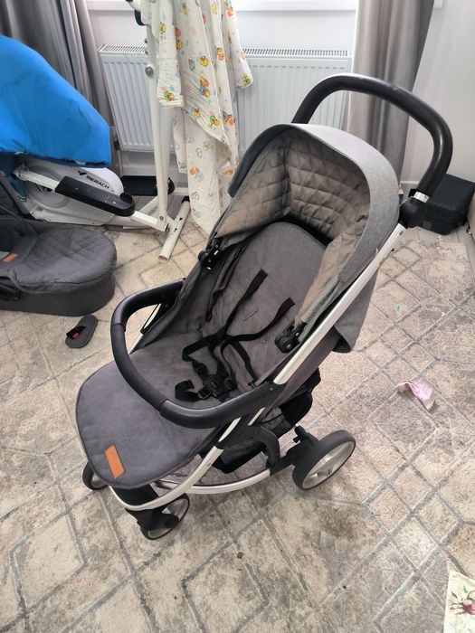 Продам коляску 3 в 1