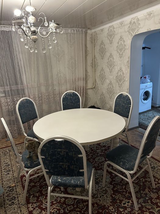 Кухонный стол со стульями