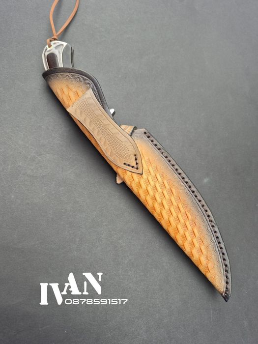 Ловен нож от дамаска стомана (96 слоя) сърцевина  VG10 с кожена кания