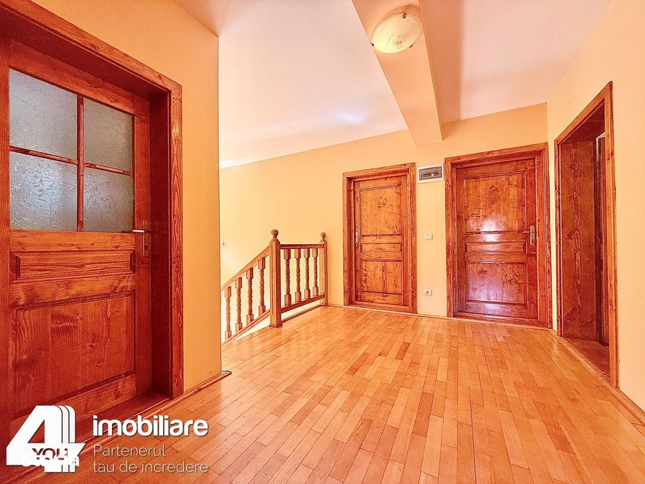 Clădire în Moneasa cu 9 camere: pensiune, azil bătrâni, casă vacanță