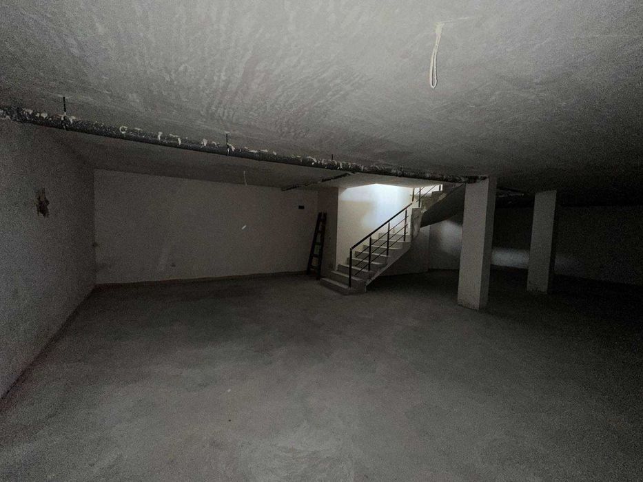 Дава се под наем Магазин в Пловдив, Център - 180 кв.м за 1000 € - Снимка #8