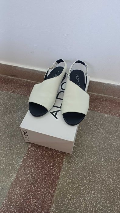 Sandale albe - piele naturala