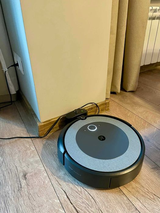 iRobot Roomba i3 - робот за почистване с подарък резервни филтри