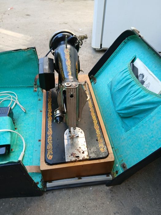 Продавам стара шевна машина крачка