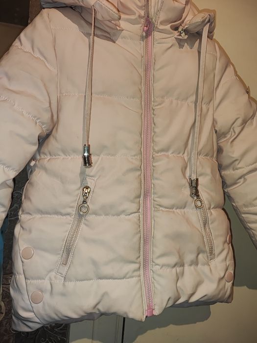 Detski kurtka 1 yowdan 3 yowgacha bolgan qizaloqlaga tori keladi