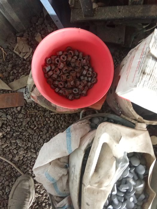 Продам болты, гайки, шайбы