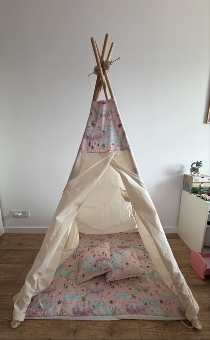 Cort copii stil indian Teepee Tent Kidizi Pink Moon, include covoras gros si 2 perne