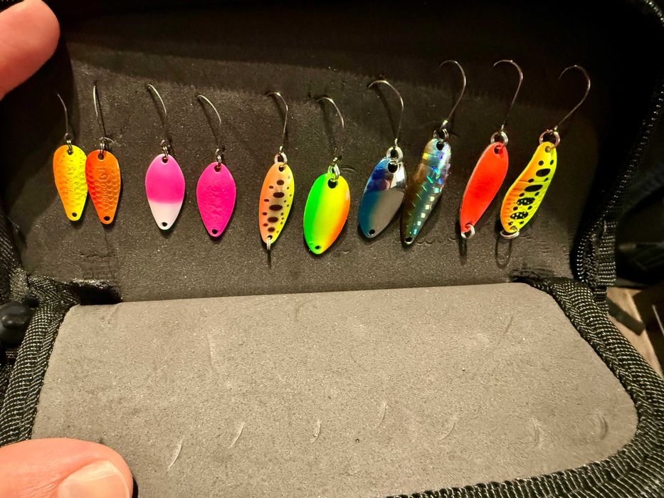 Лот от чисто нови риболовни принадлежности/въдици/макари/примамки