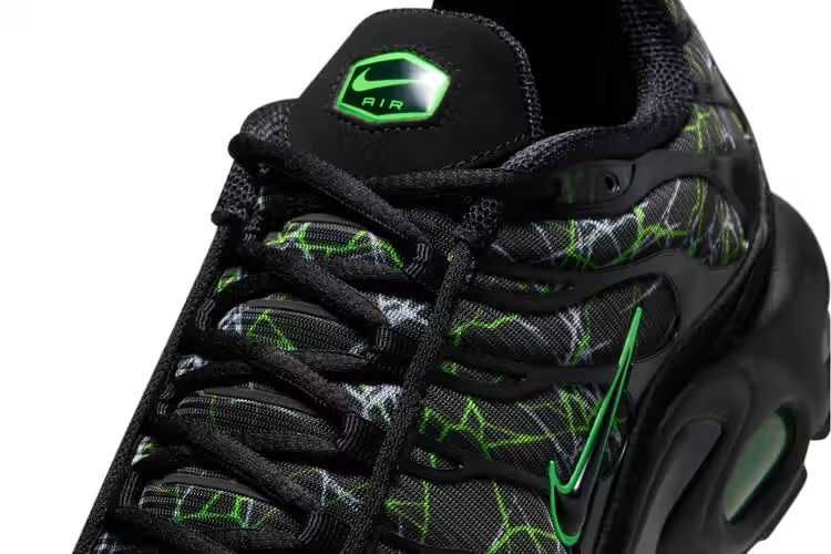 Nike Air Max Plus "Black/Green Strike"
