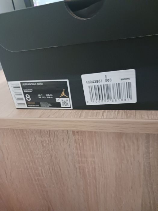 Jordan Max Aura Black and White