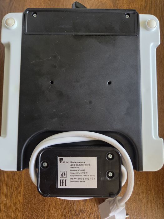 Вафельница Kitfort KT-1646