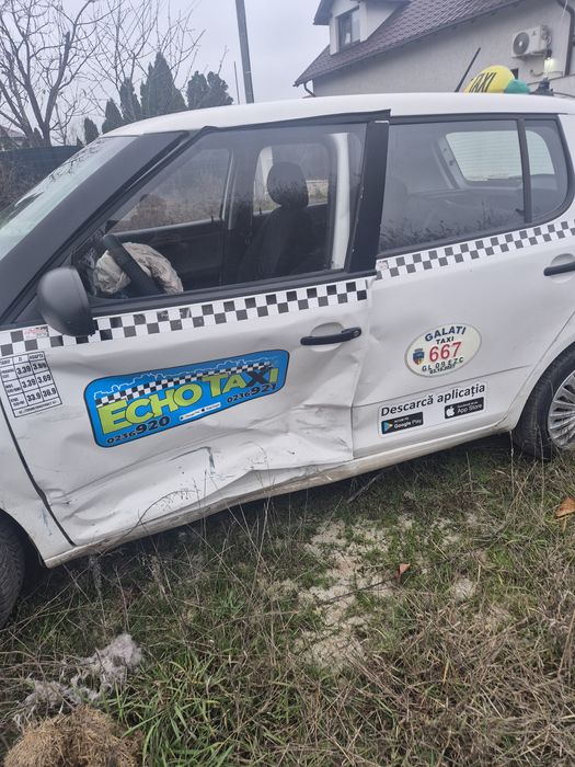 Vând skoda Fabia 1.2 avariata