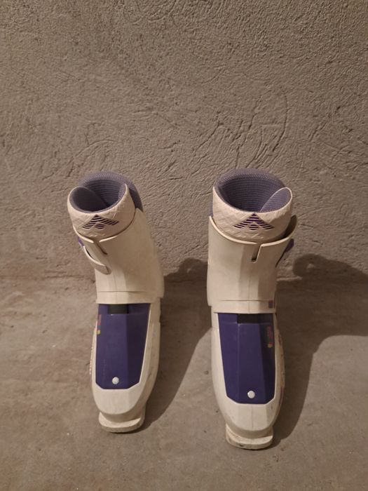 Ски обувки     .