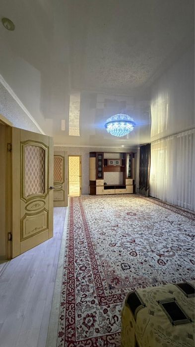 Орталық аймақтан 5 бөлмелі жер үй сатылады