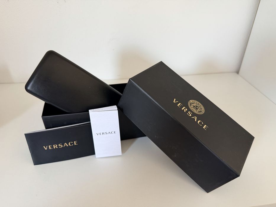 Vand ochelari de soare Versace