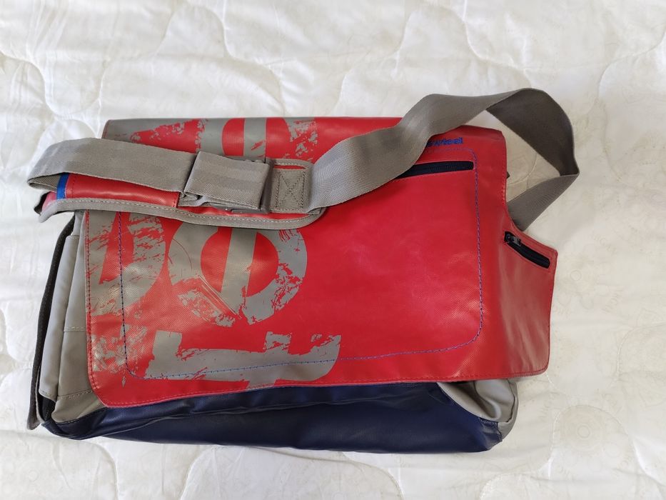 Geantă versatilă laptop spațioasă