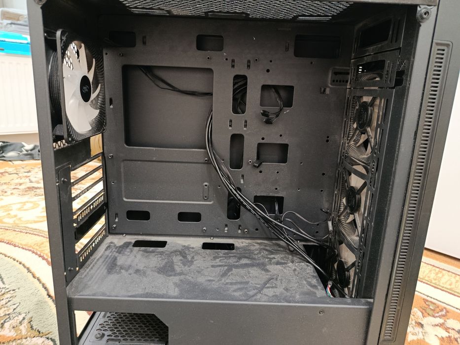 DEEPCOOL корпус  +4вентеляторами  в состояние новый без дефектов