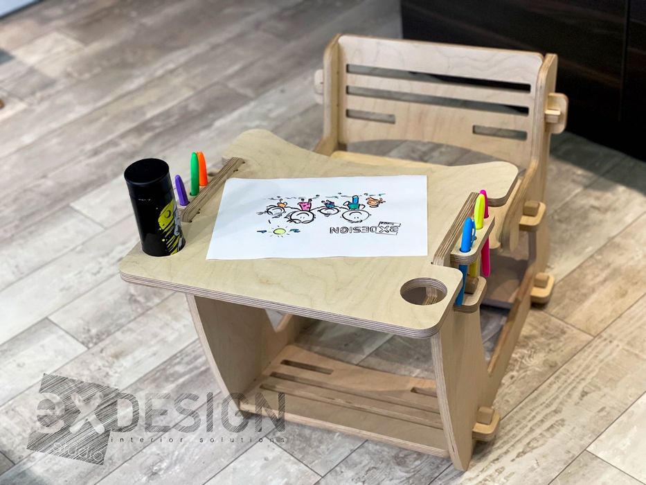Детско бюро от естествен материал