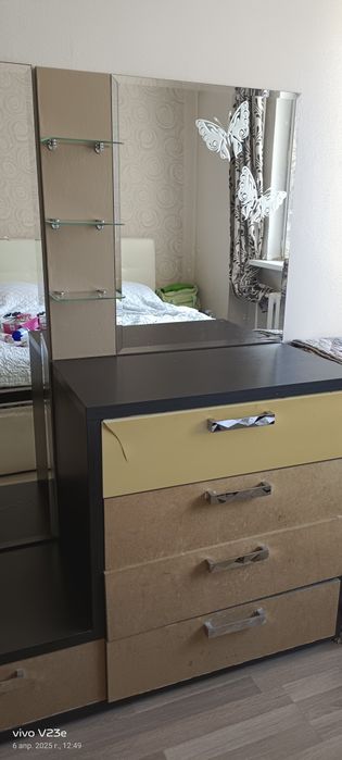 Комод с зеркалом