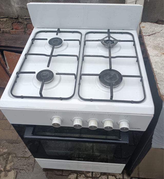 Газовую плиту продам
