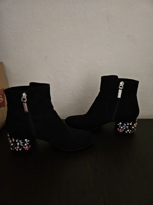 Botine negre cu pietre colorate pe toc 5 cm marimea 36